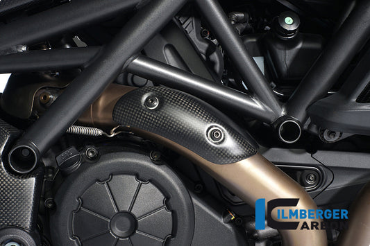 Exhaust heat shield at the manifold Carbon