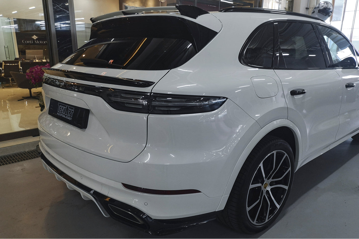 Porsche 9YA Cayenne non-Turbo E3 from model year 2018 Roof spoiler