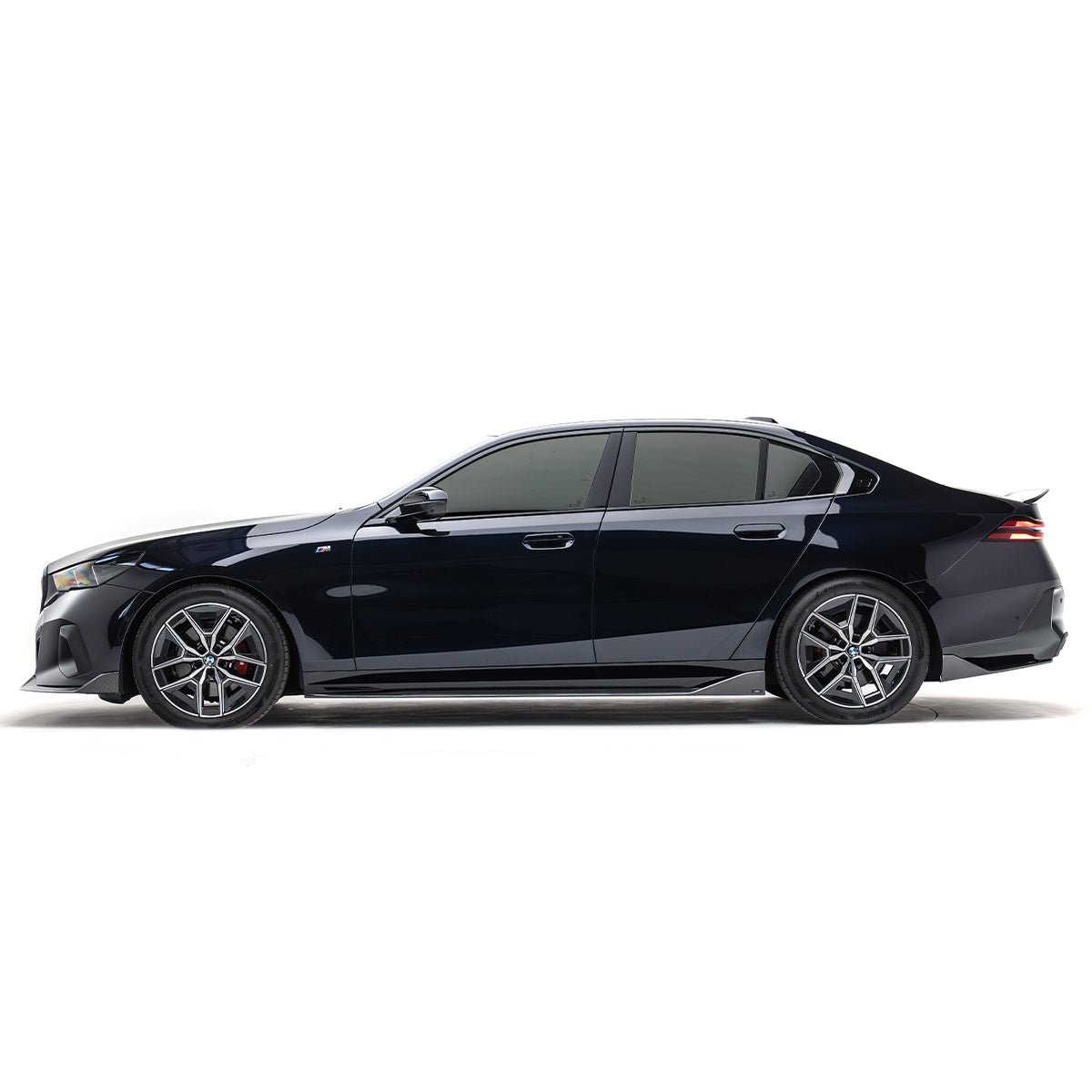 BMW G60 5-Series Carbon Fiber Side Skirts