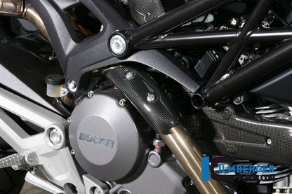 Exhaust heat shield at the manifold extended version carbon