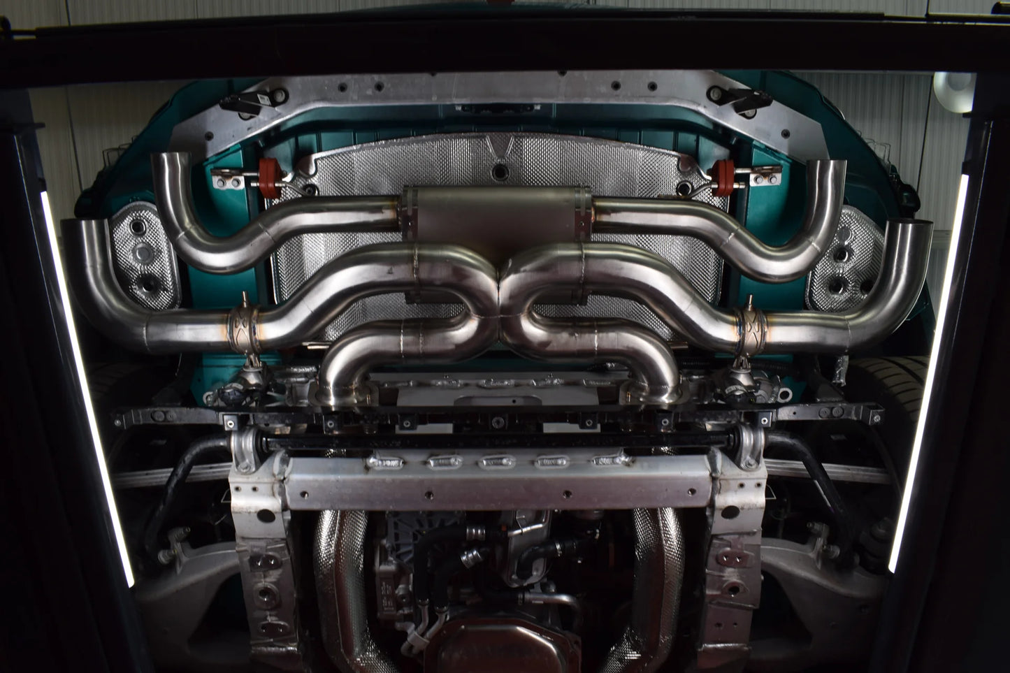 Aston Martin V12 Vanquish - Titan Sport System with Sound Architect (2025 on)