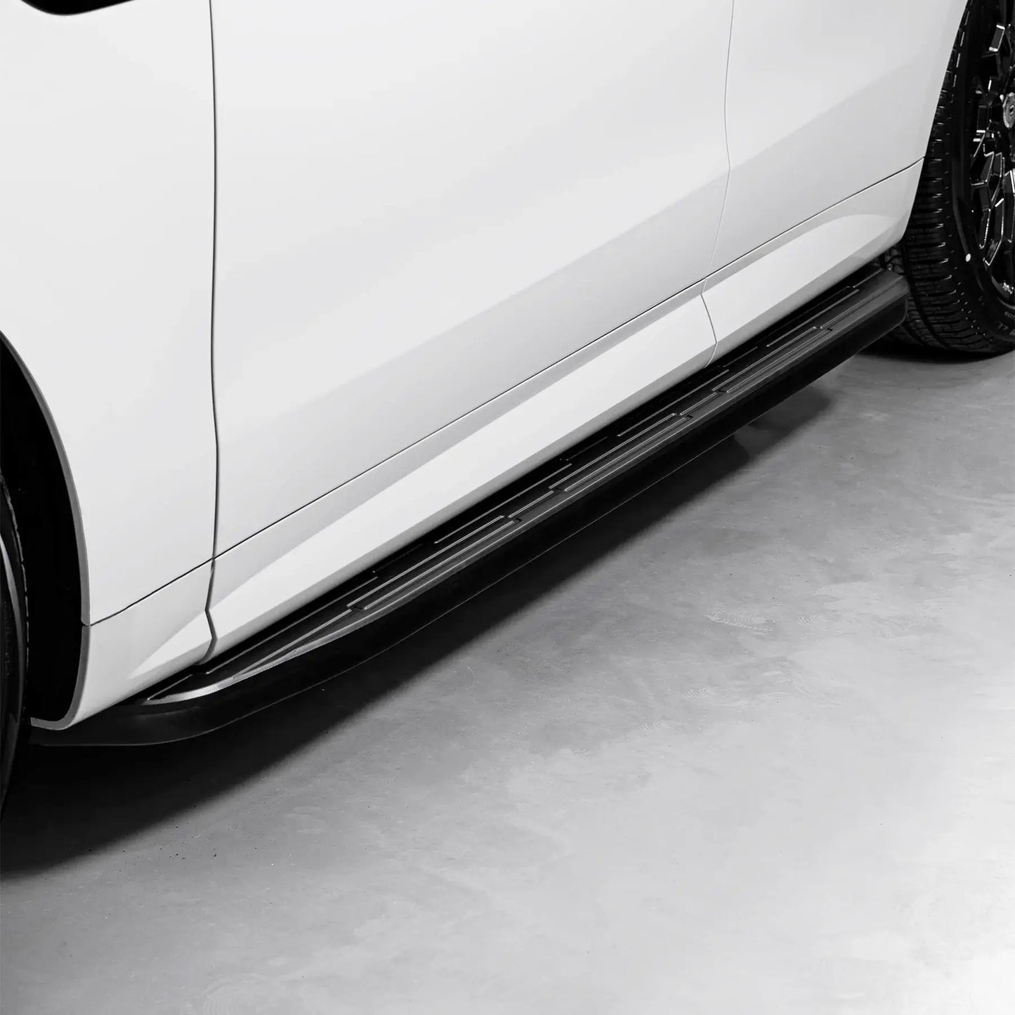 Range Rover L460 Black Shadow - Fixed Side Steps