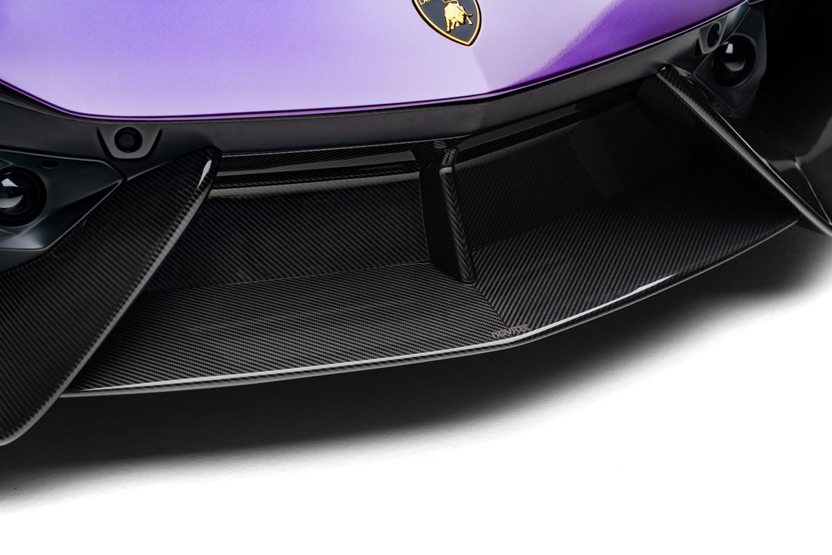 Lamborghini Revuelto Center part (original Look) visible carbon