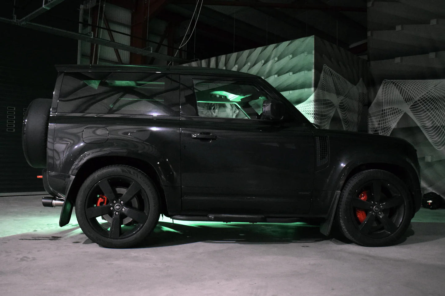 Land Rover Defender P425 V8 90 - SUPERSPORT System with Sound Architect™ (2025 on)