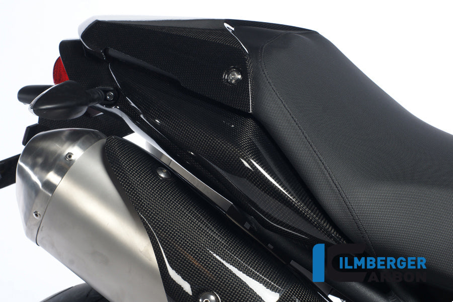 Side cover under seat right carbon