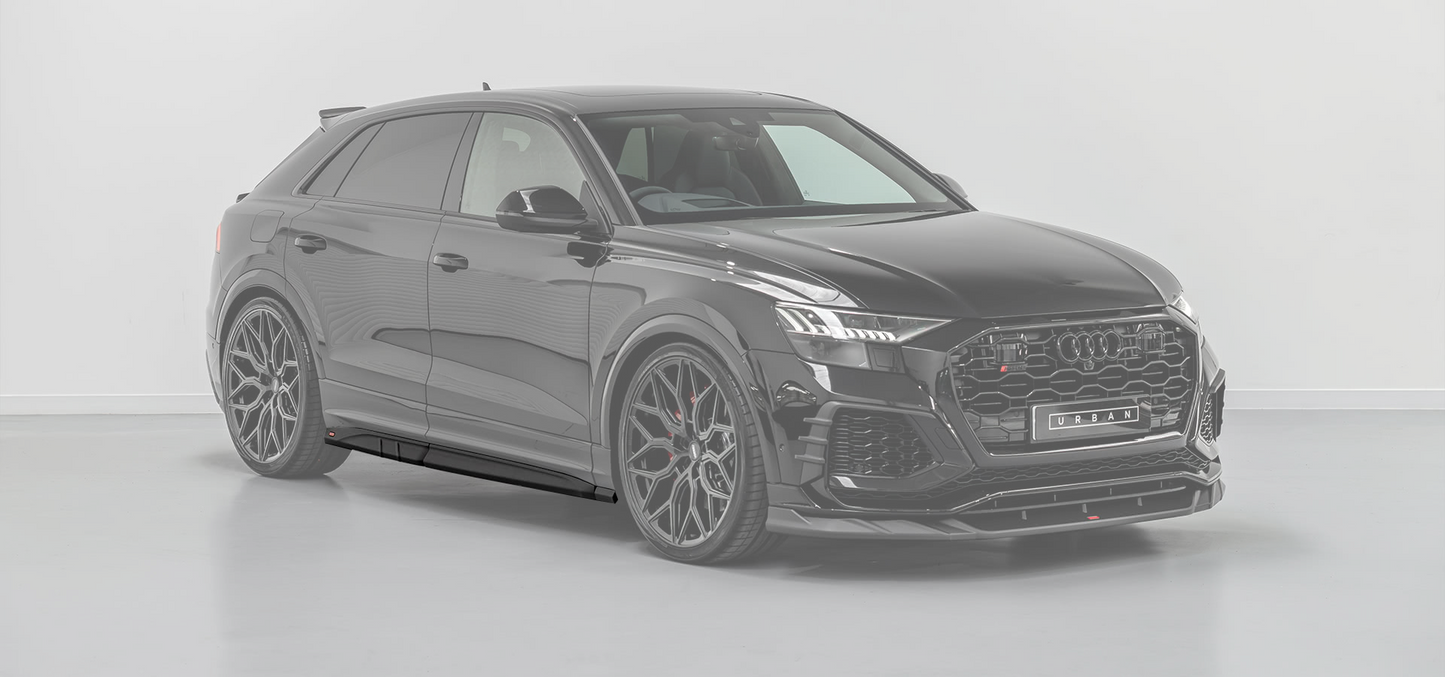 Audi RSQ8 Pre-Facelift Lower Sills - Visual Carbon Fibre with URBAN Emblem