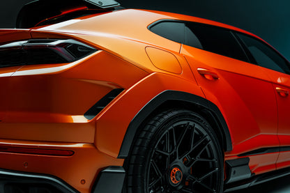 Urus SE - Lower Door Mouldings Inserts - Visual Carbon Fibre